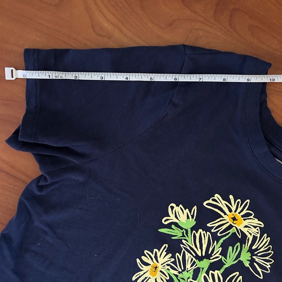 Old Navy Tee with a Bouquet of Flowers - Picture 3 of 8